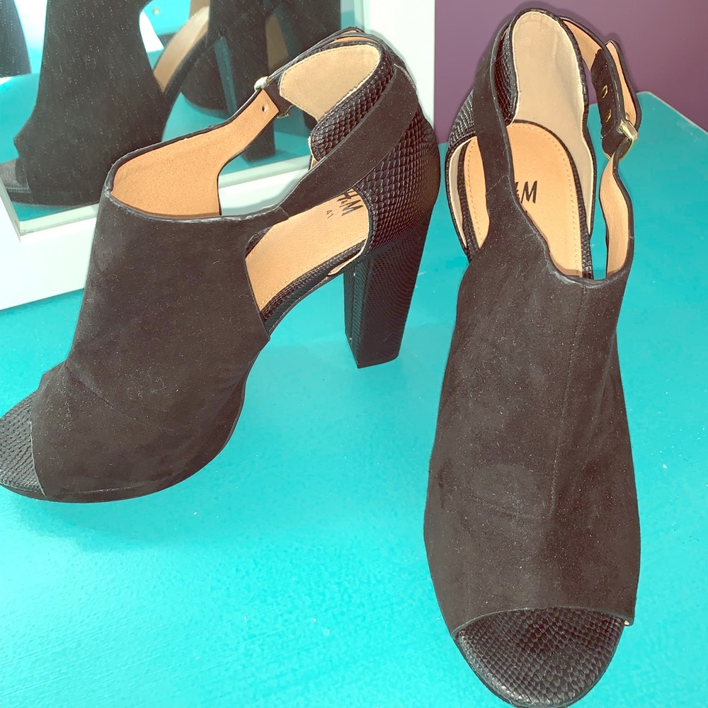 Black booties with thick heal